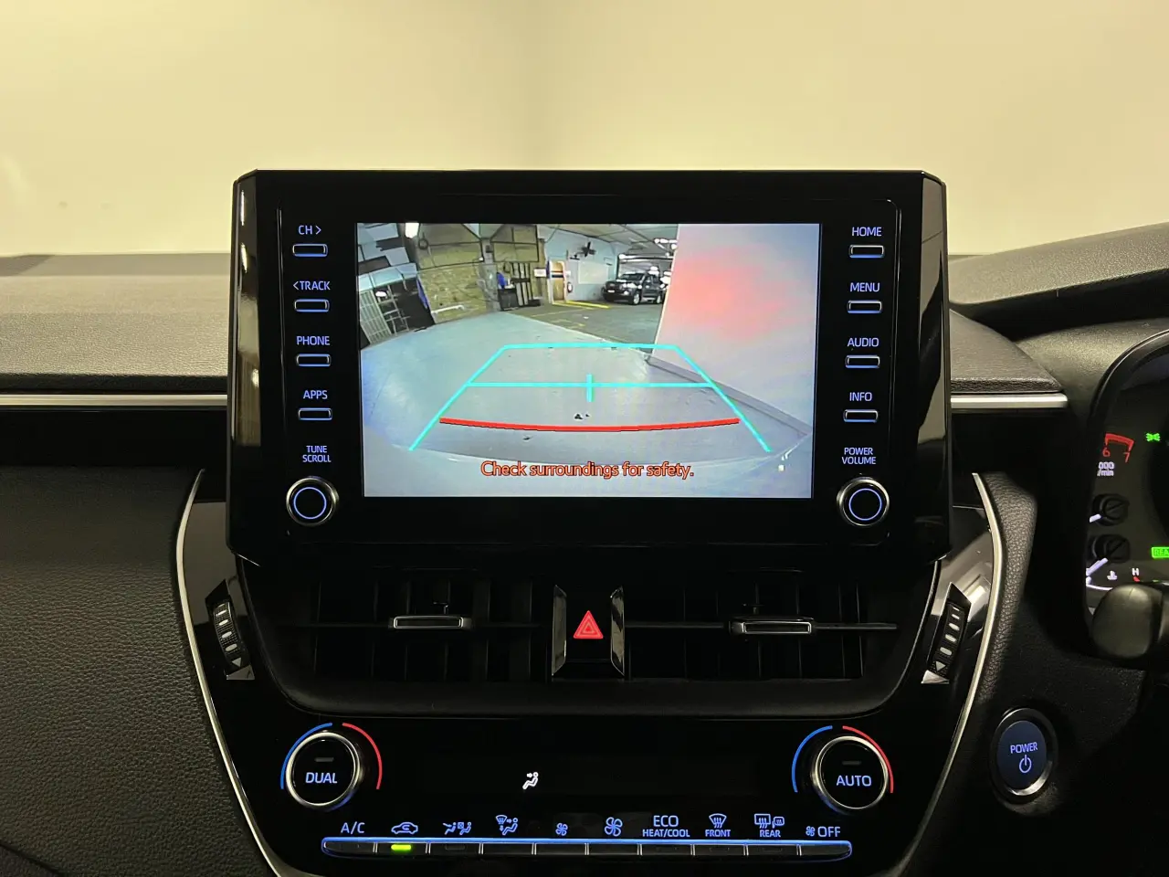 2020 TOYOTA COROLLA Gallery Image 18