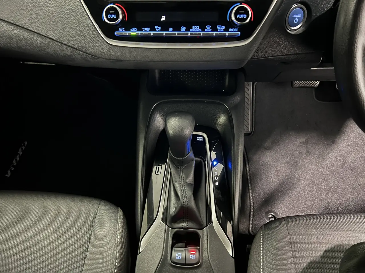 2020 TOYOTA COROLLA Gallery Image 19