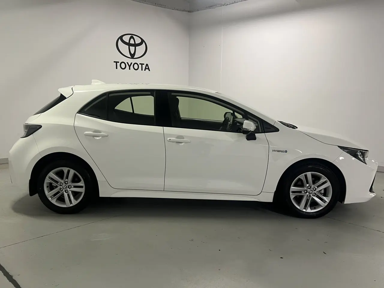 2020 TOYOTA COROLLA Gallery Image 4