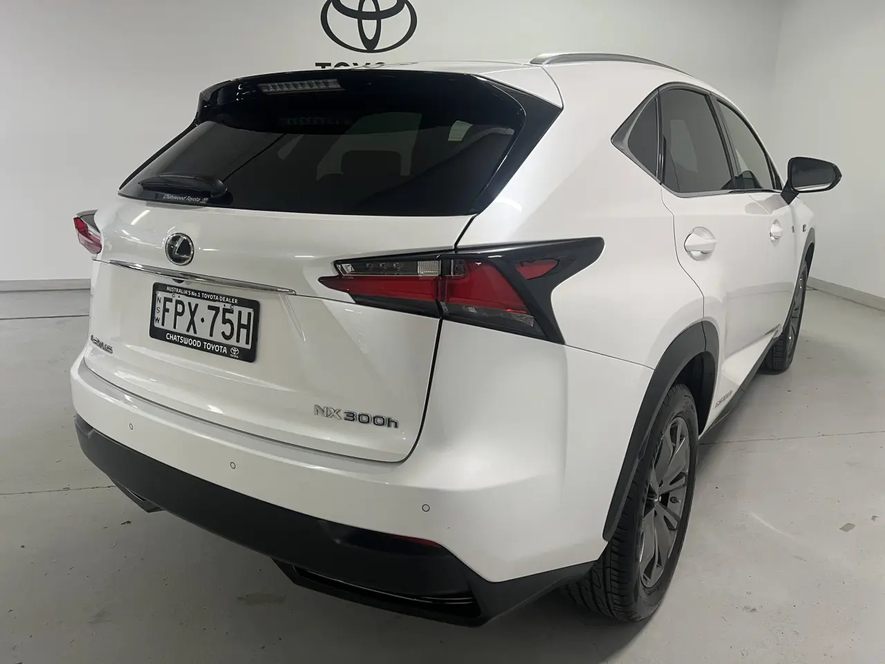 2015 LEXUS NX300H Gallery Image 10