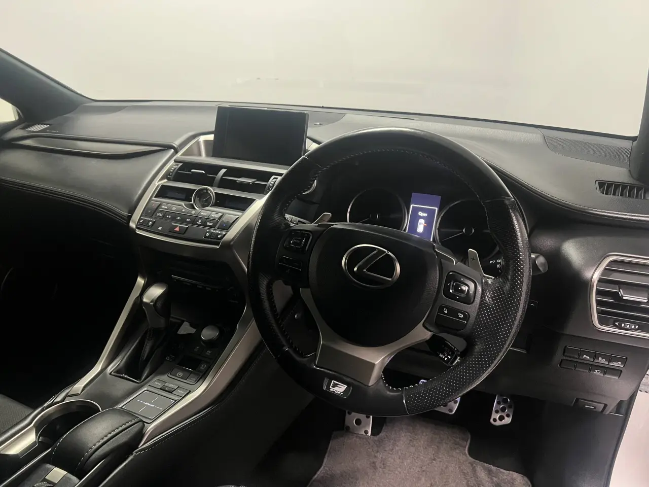 2015 LEXUS NX300H Gallery Image 11