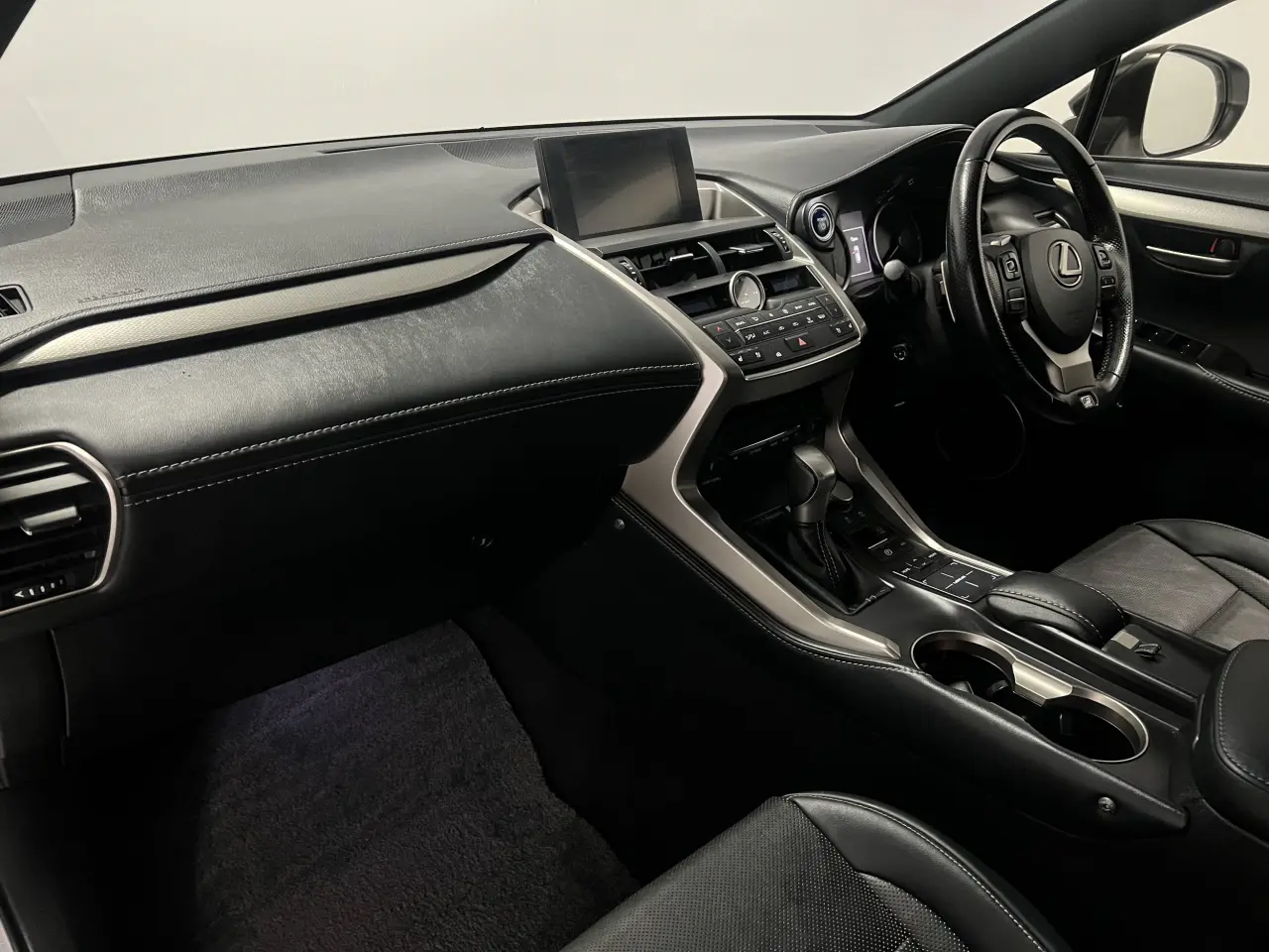 2015 LEXUS NX300H Gallery Image 15