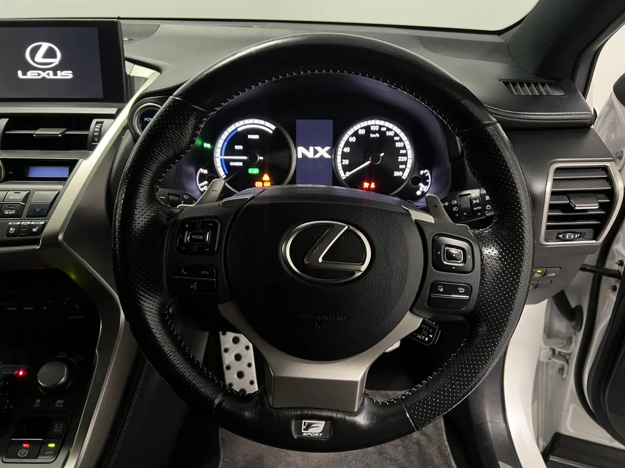 2015 LEXUS NX300H Gallery Image 17