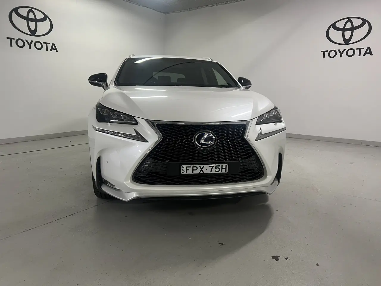 2015 LEXUS NX300H Gallery Image 2