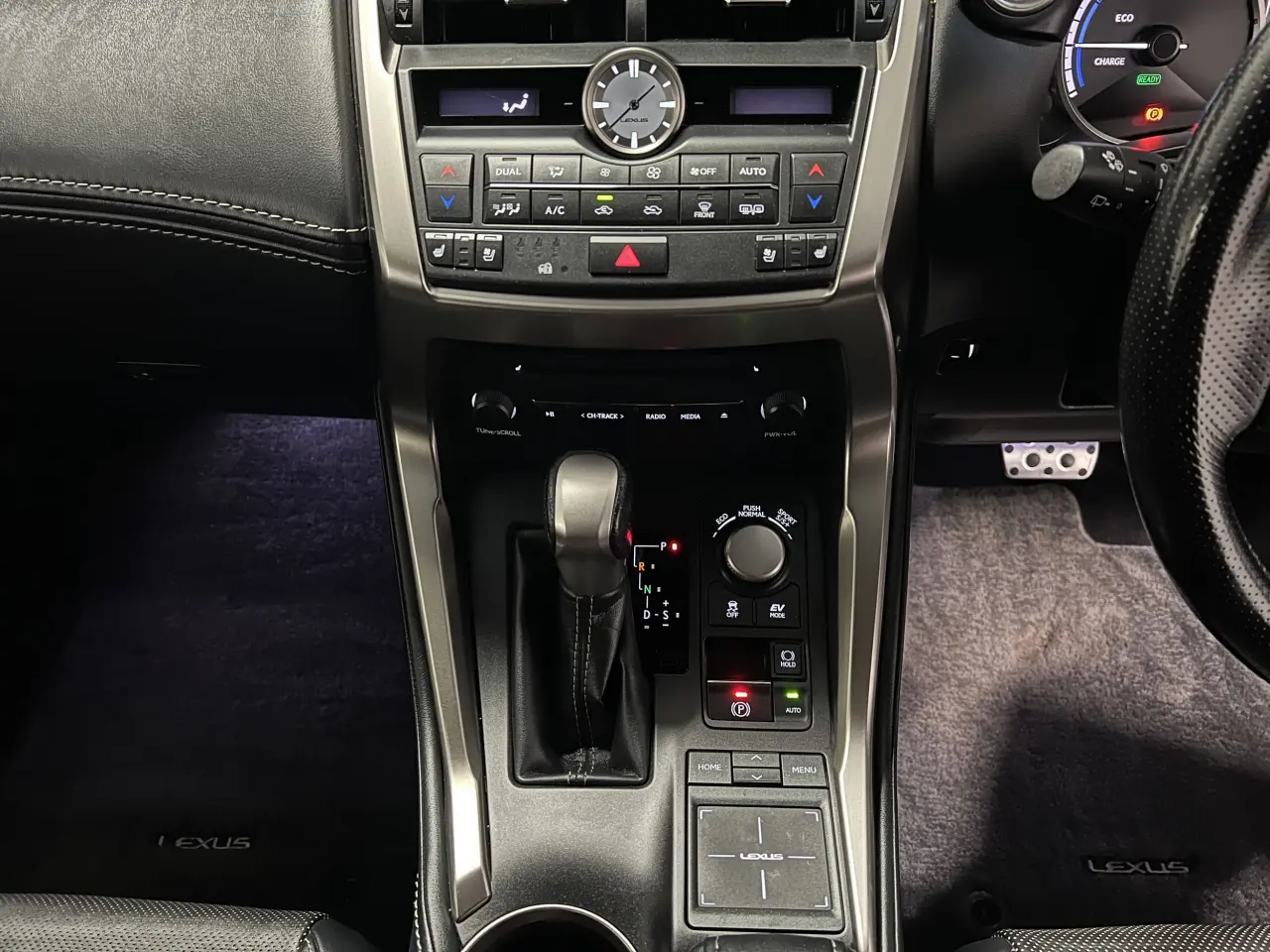 2015 LEXUS NX300H Gallery Image 20