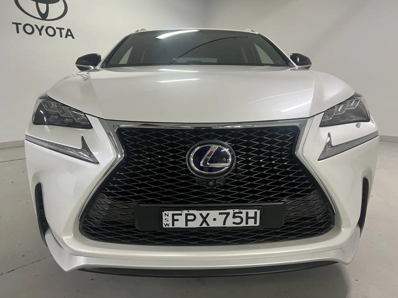 2015 LEXUS NX300H Gallery Image 3