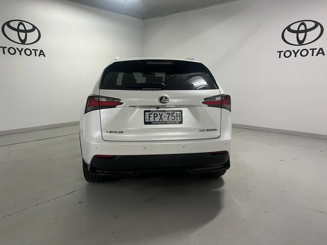 2015 LEXUS NX300H Gallery Image 6