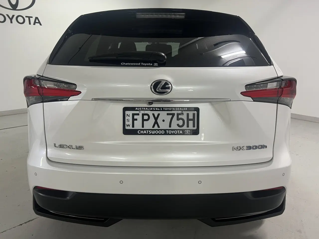 2015 LEXUS NX300H Gallery Image 7