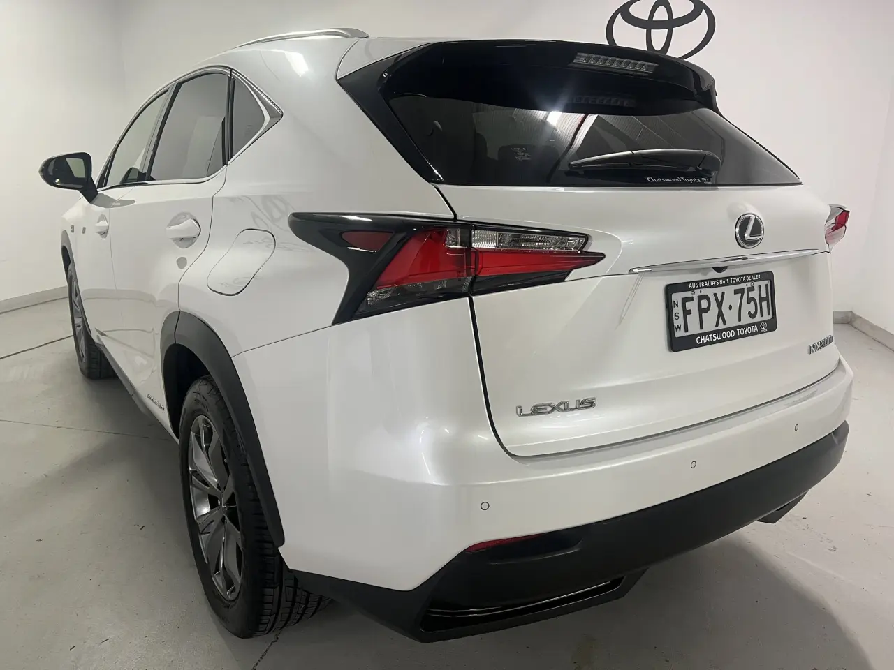 2015 LEXUS NX300H Gallery Image 8