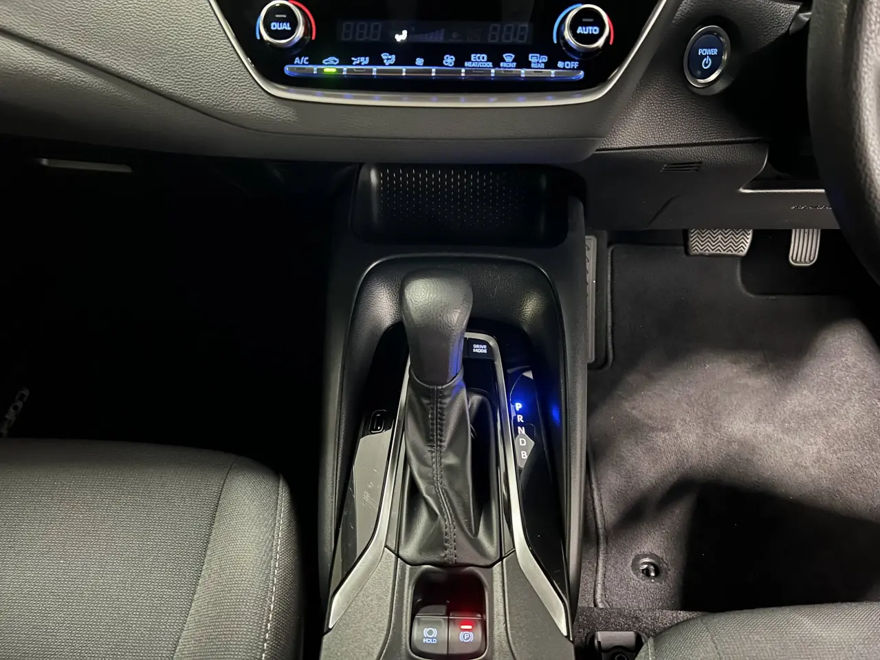 2022 TOYOTA COROLLA Gallery Image 19