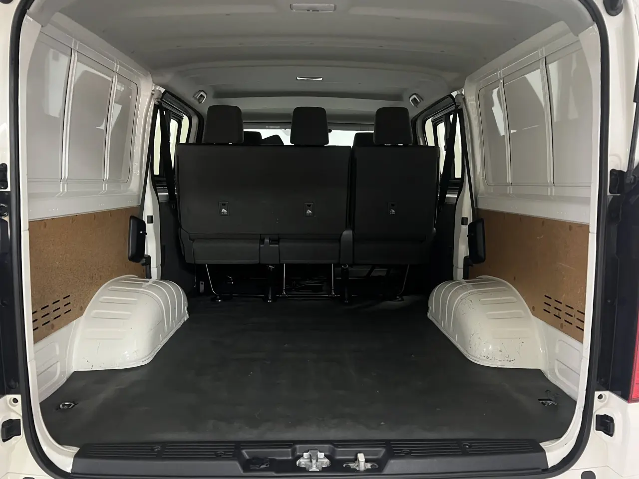 2021 TOYOTA HIACE Gallery Image 12