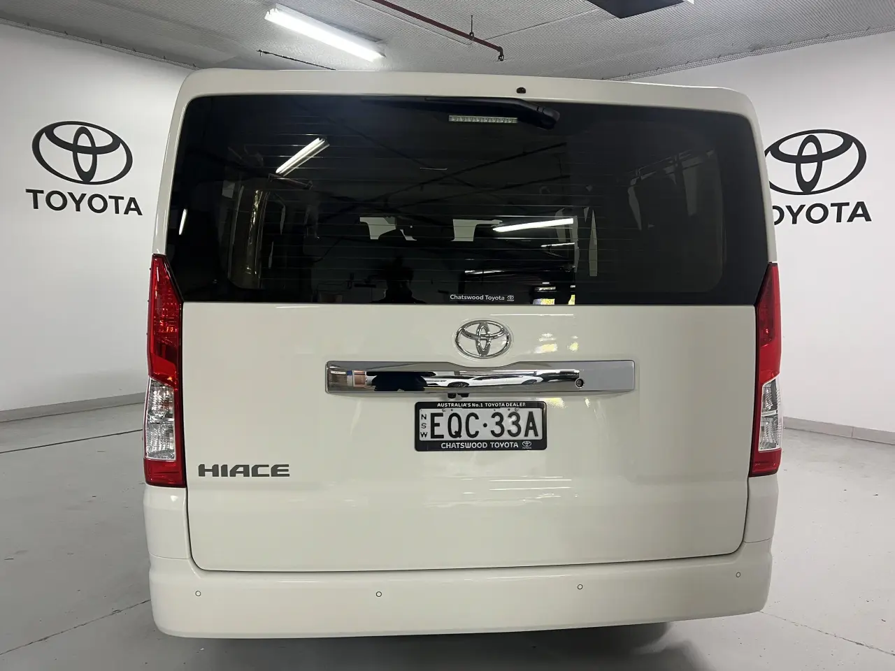 2021 TOYOTA HIACE Gallery Image 6