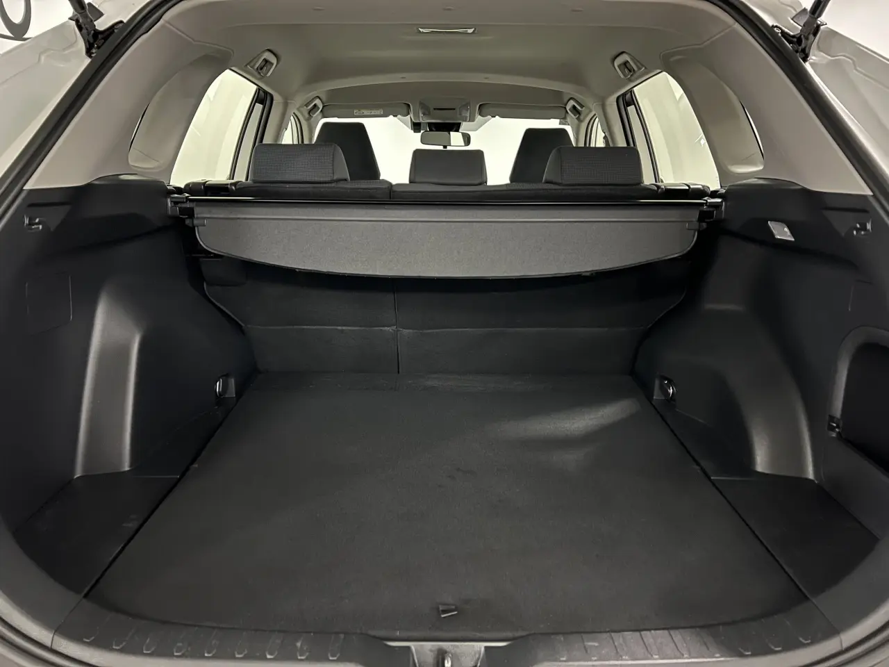 2020 TOYOTA RAV4 HYBRID Gallery Image 13