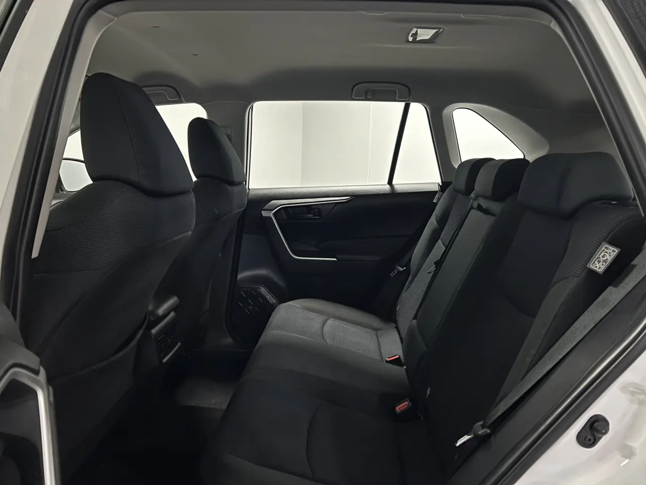 2020 TOYOTA RAV4 HYBRID Gallery Image 15