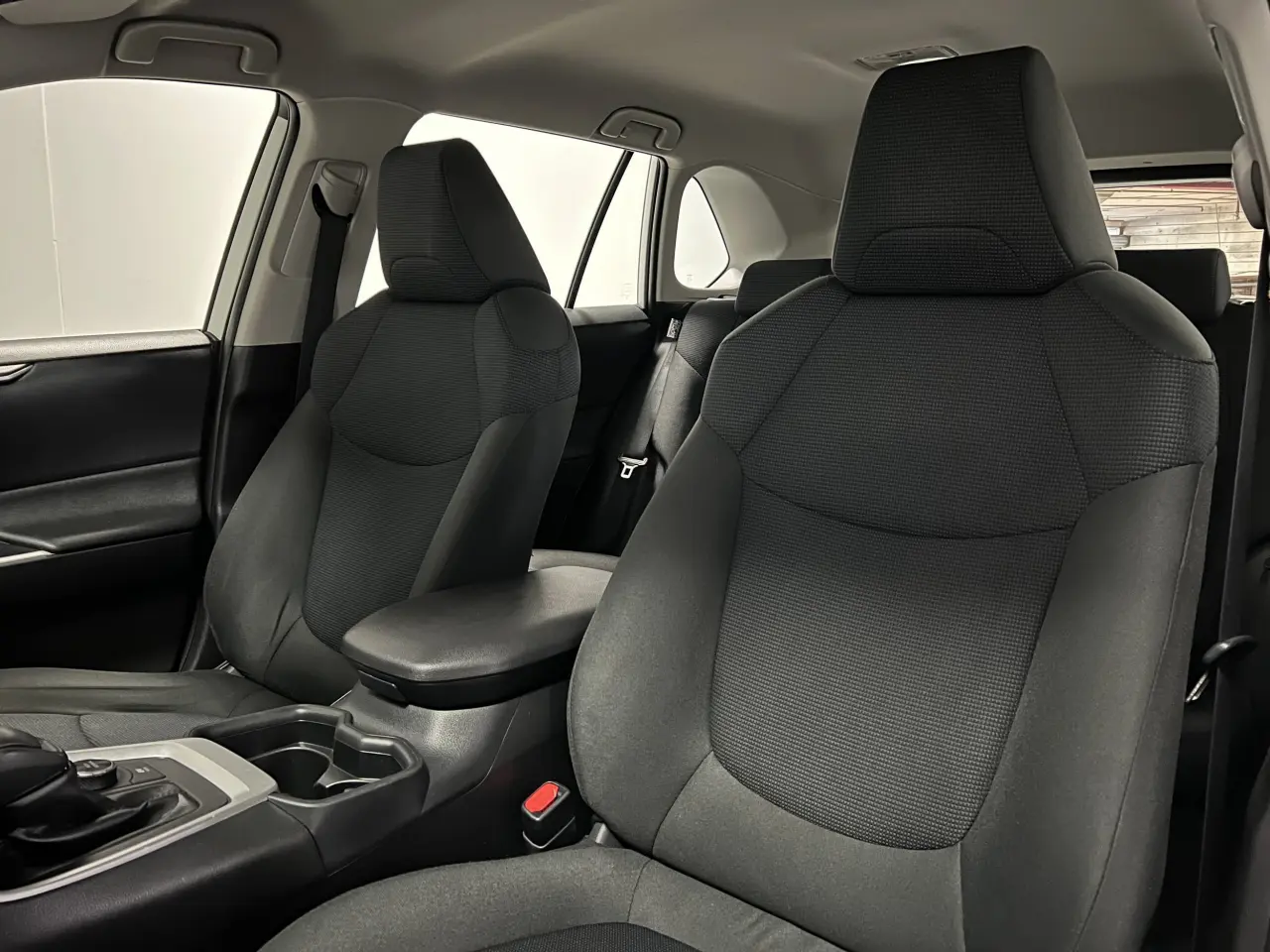 2020 TOYOTA RAV4 HYBRID Gallery Image 17