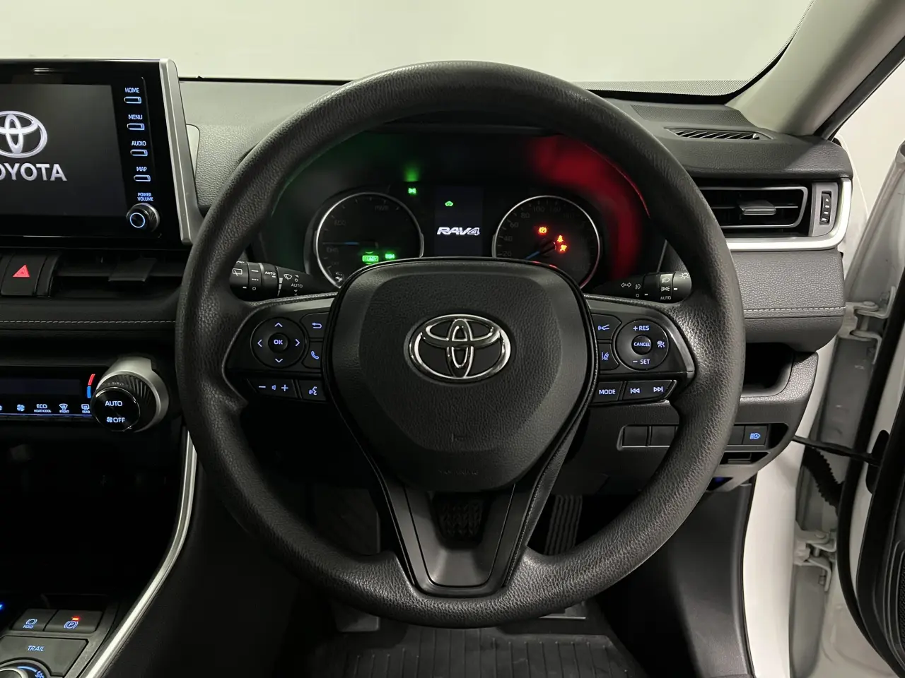2020 TOYOTA RAV4 HYBRID Gallery Image 18