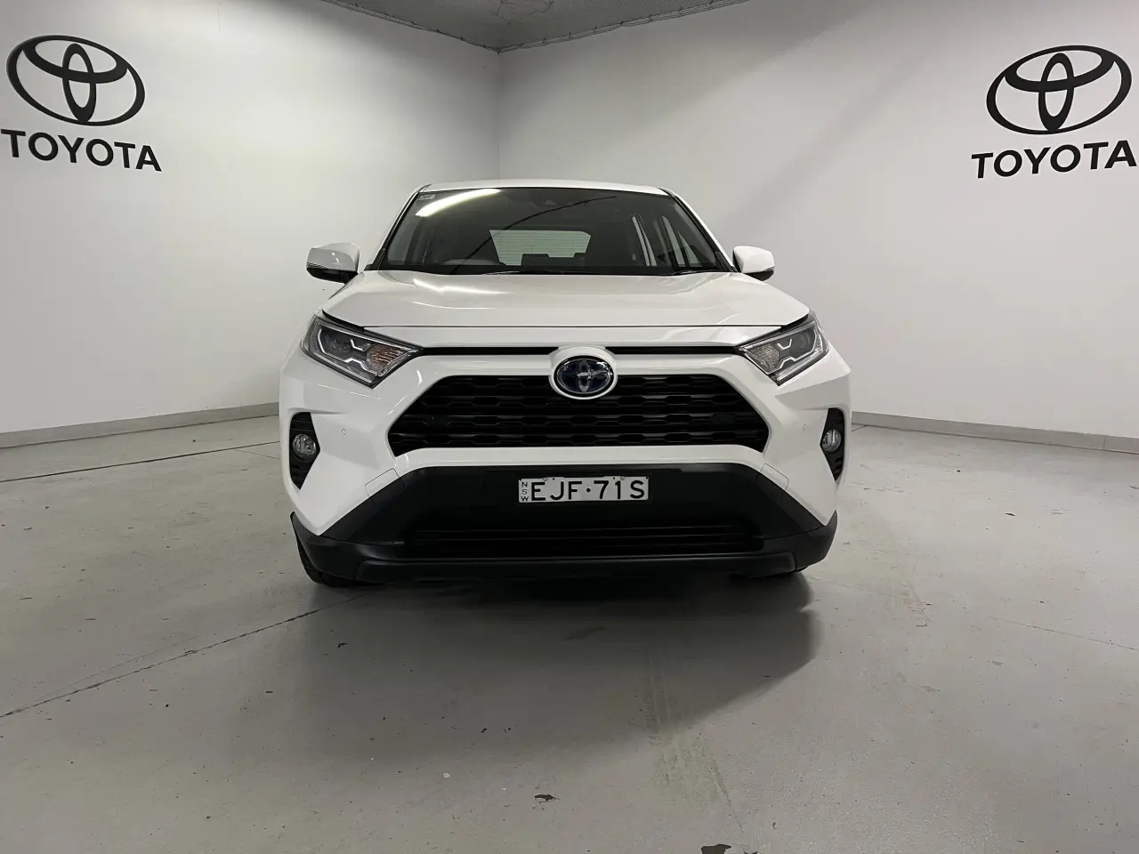 2020 TOYOTA RAV4 HYBRID Gallery Image 2