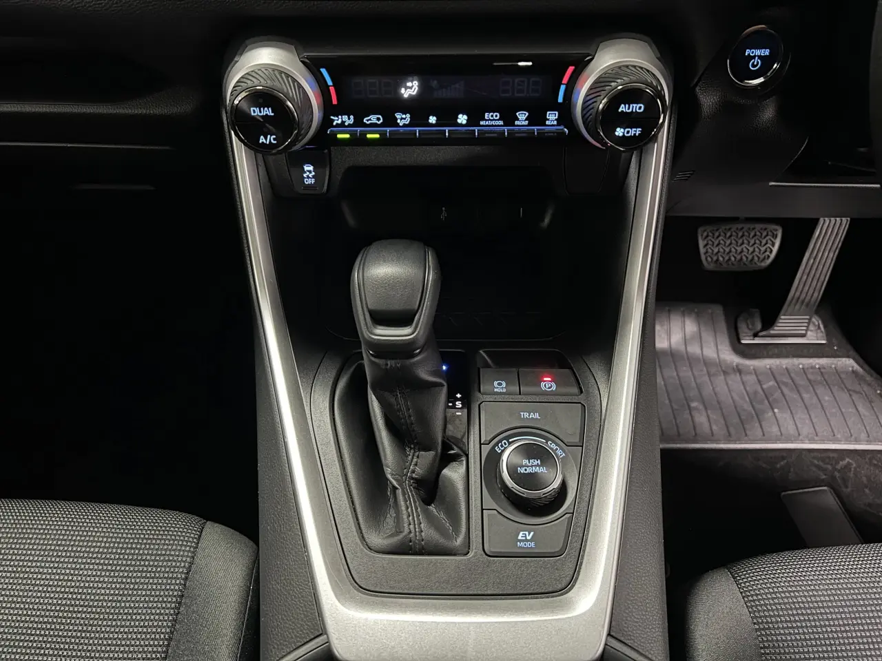 2020 TOYOTA RAV4 HYBRID Gallery Image 21