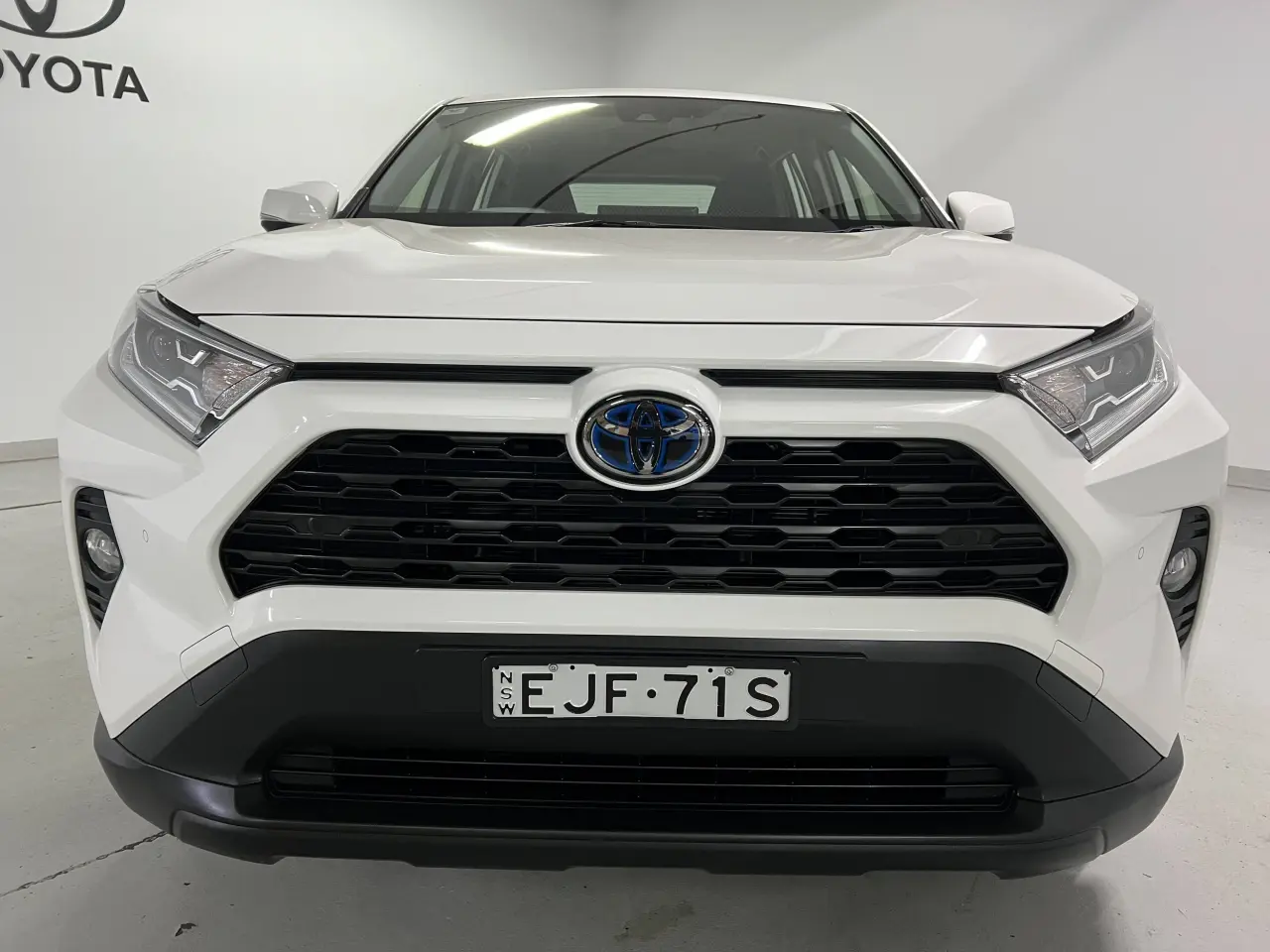 2020 TOYOTA RAV4 HYBRID Gallery Image 3