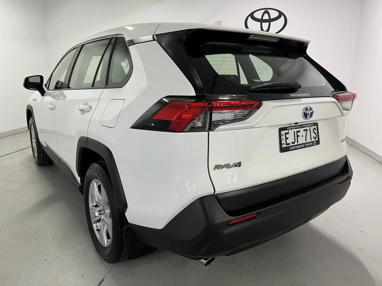 2020 TOYOTA RAV4 HYBRID Gallery Image 8