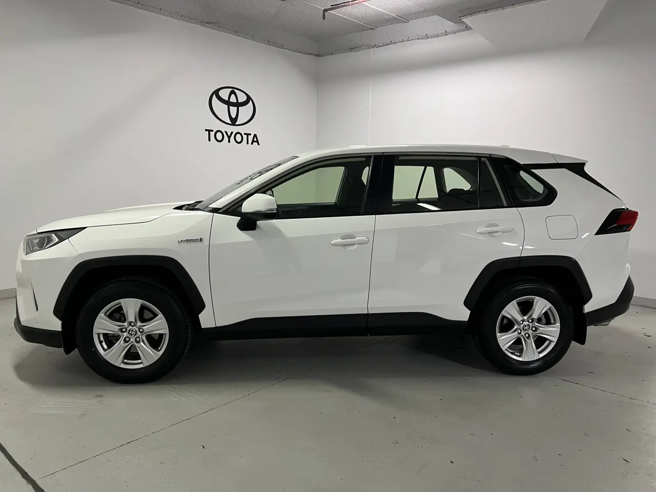 2020 TOYOTA RAV4 HYBRID Gallery Image 9
