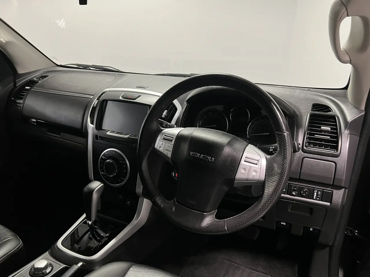 2021 ISUZU MU-X Gallery Image 10