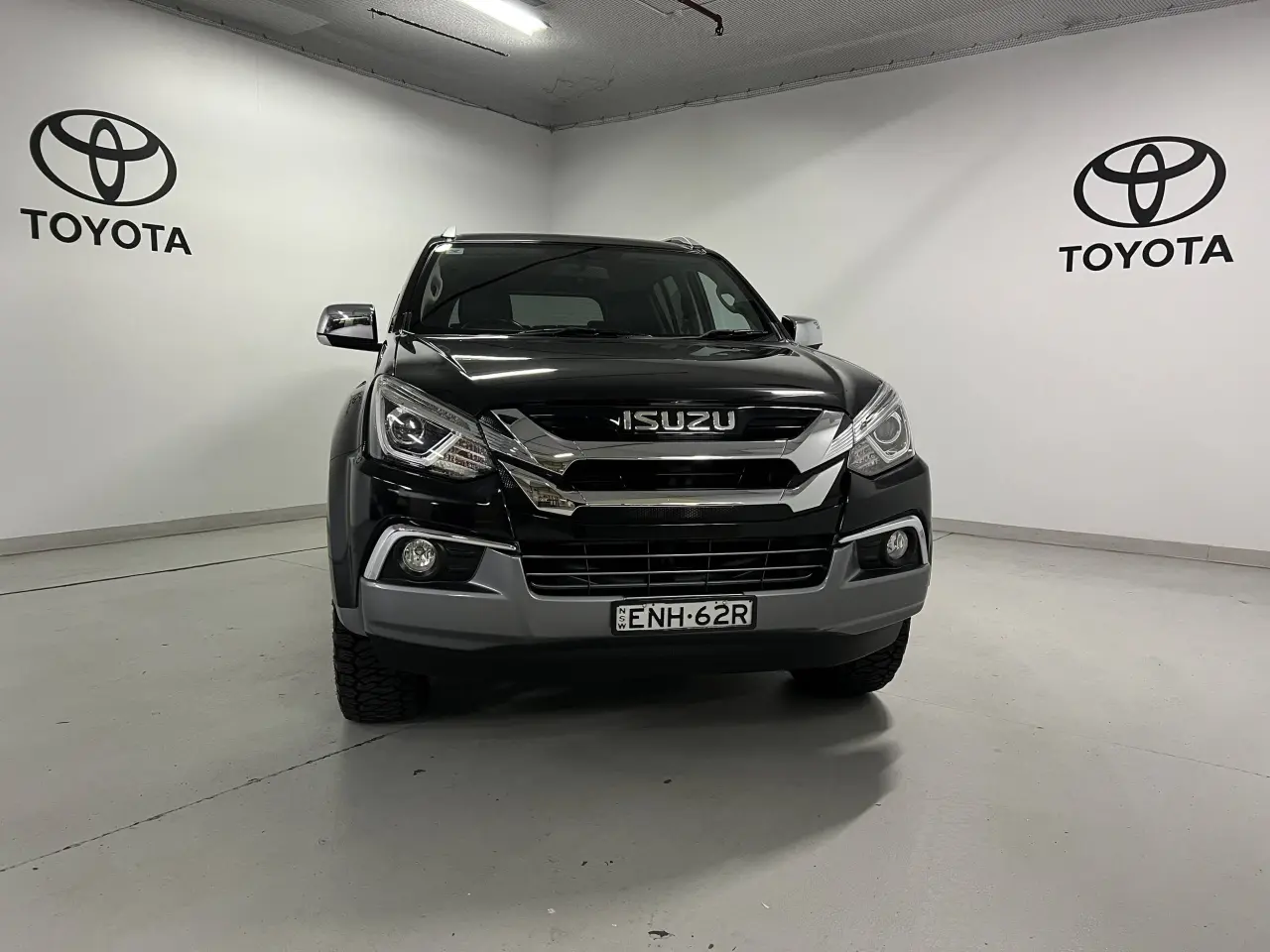 2021 ISUZU MU-X Gallery Image 2