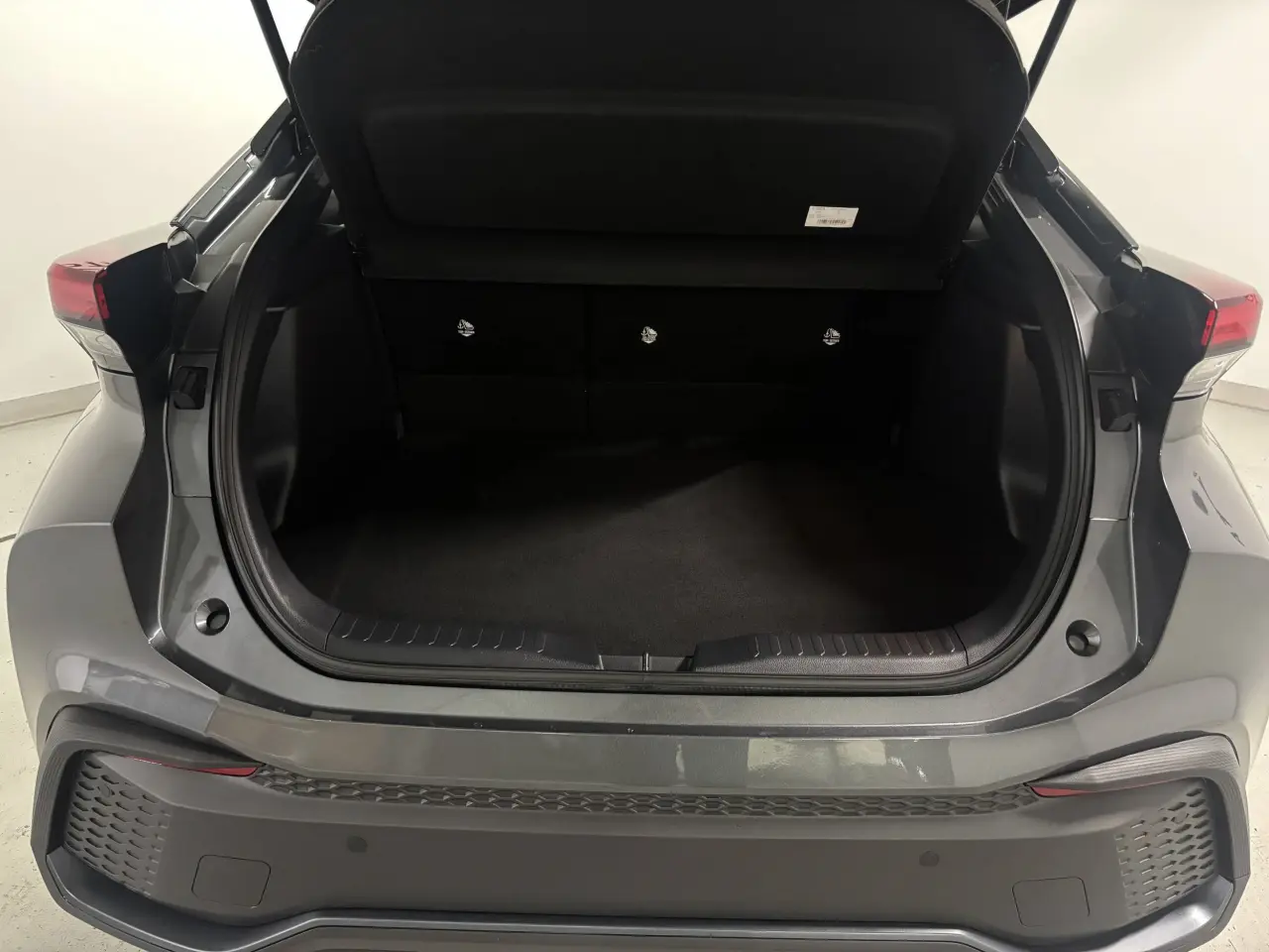 2023 TOYOTA C-HR HYBRID Gallery Image 11