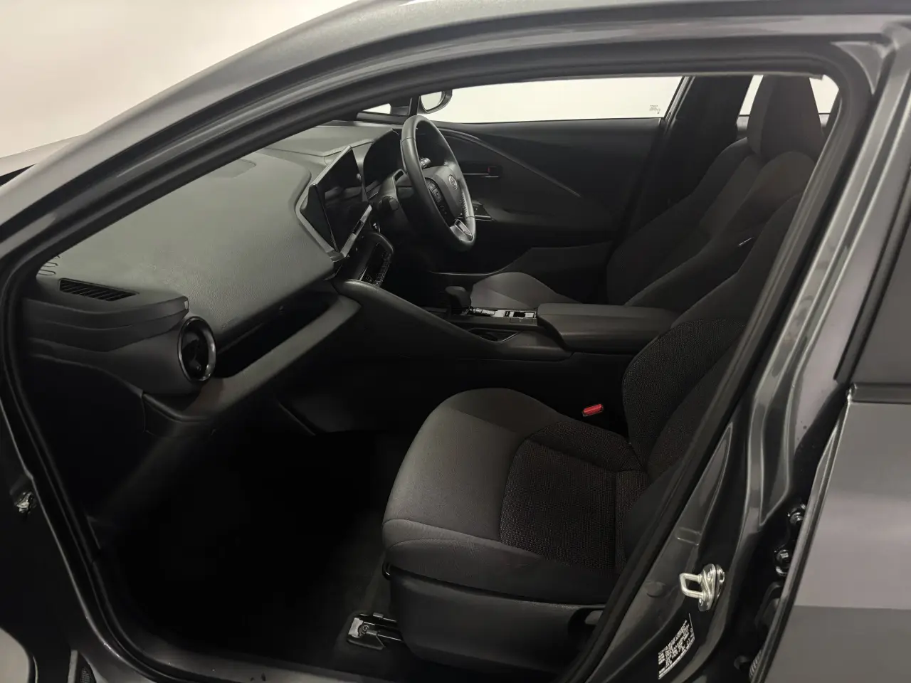 2023 TOYOTA C-HR HYBRID Gallery Image 13