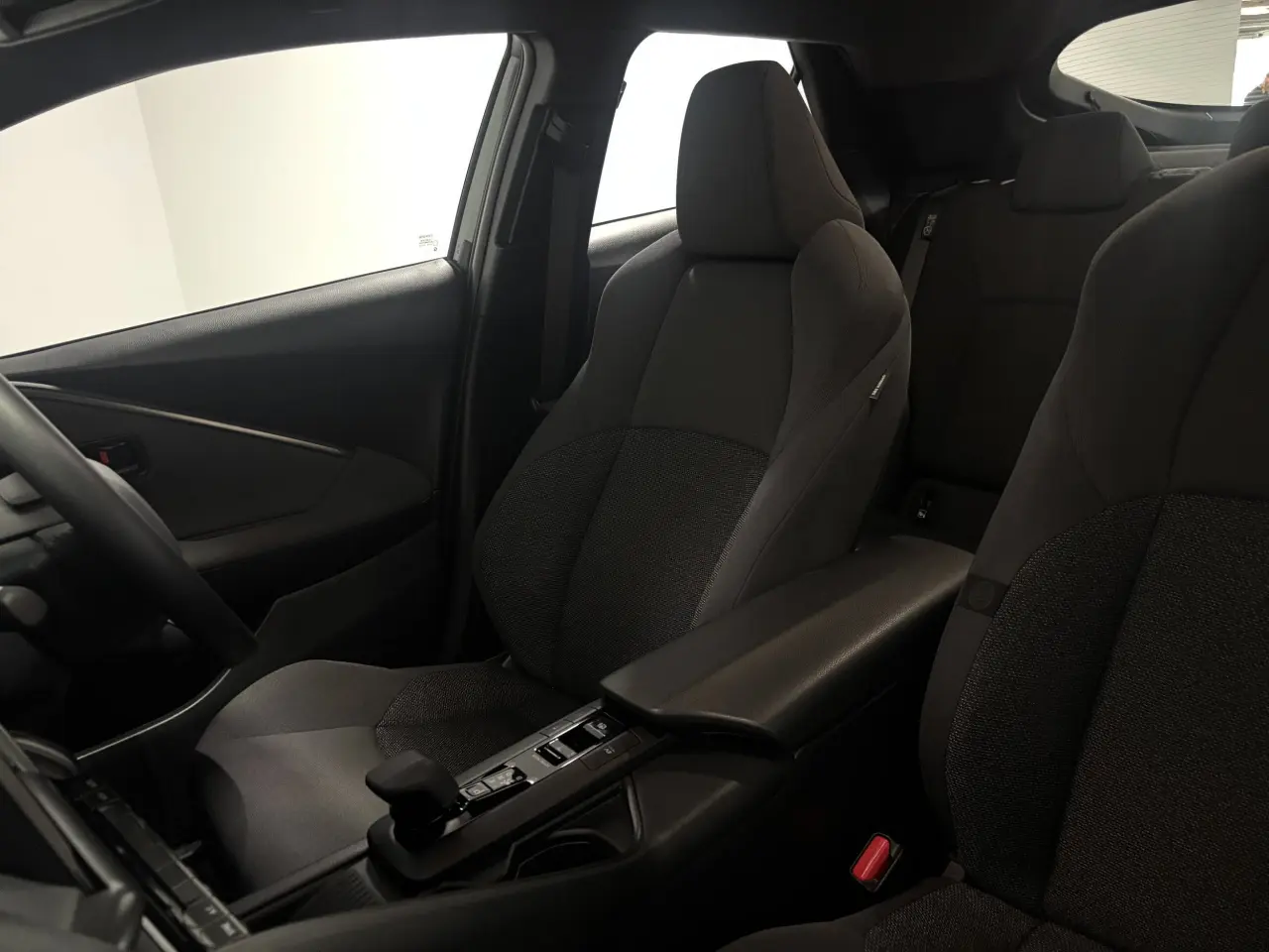 2023 TOYOTA C-HR HYBRID Gallery Image 14