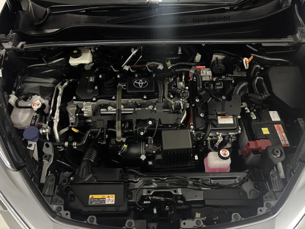 2023 TOYOTA C-HR HYBRID Gallery Image 21
