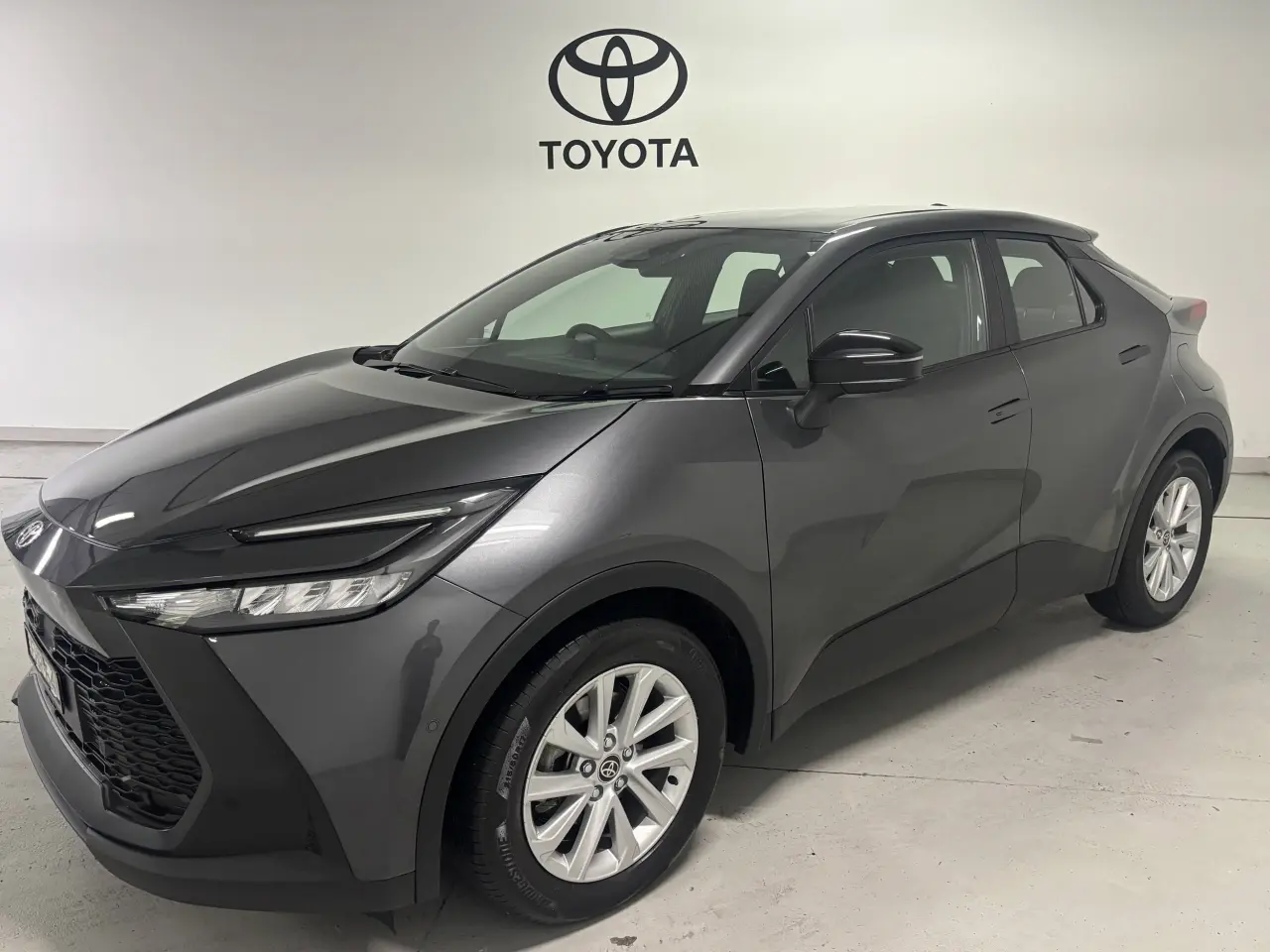 2023 TOYOTA C-HR HYBRID Gallery Image 3