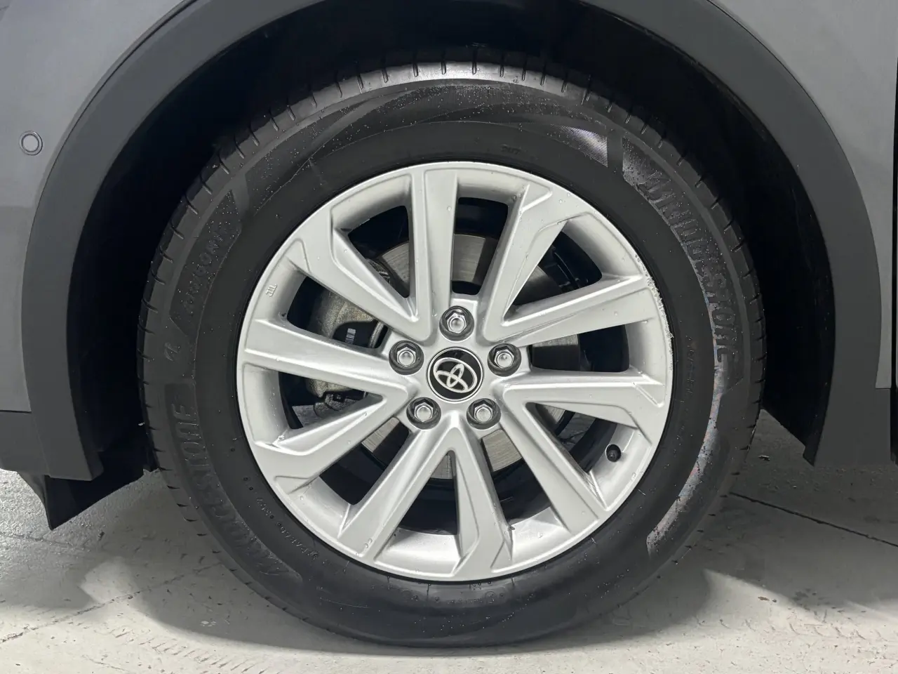 2023 TOYOTA C-HR HYBRID Gallery Image 5