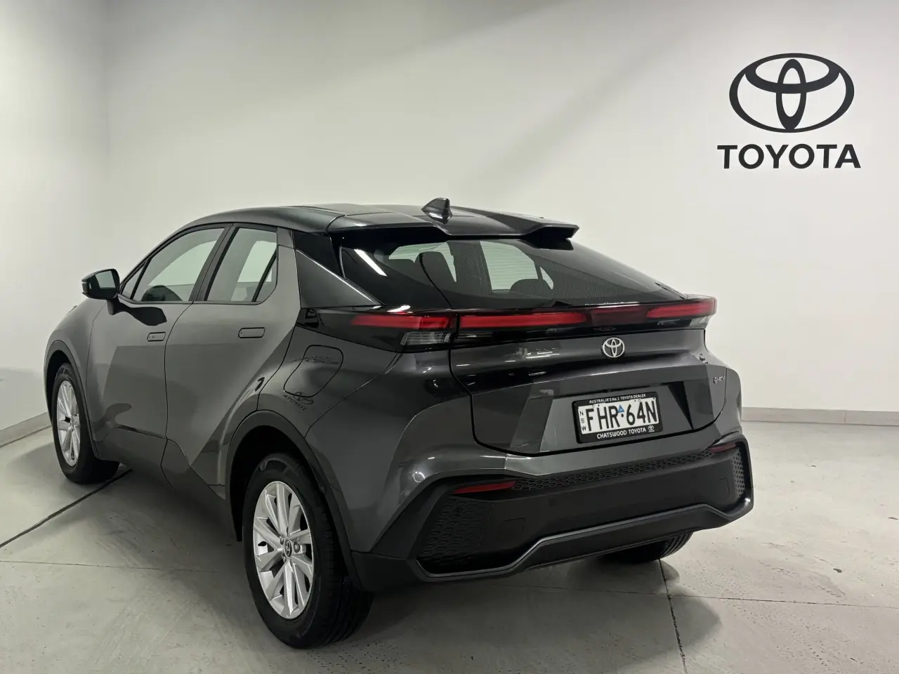 2023 TOYOTA C-HR HYBRID Gallery Image 6