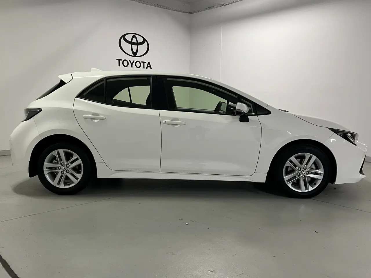 2022 TOYOTA COROLLA Gallery Image 4
