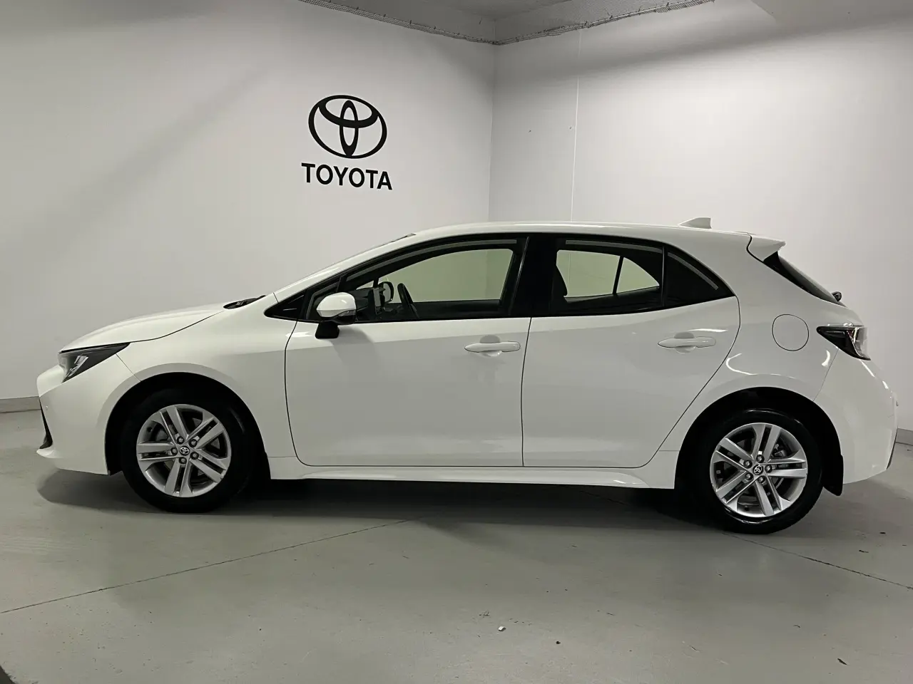 2022 TOYOTA COROLLA Gallery Image 9