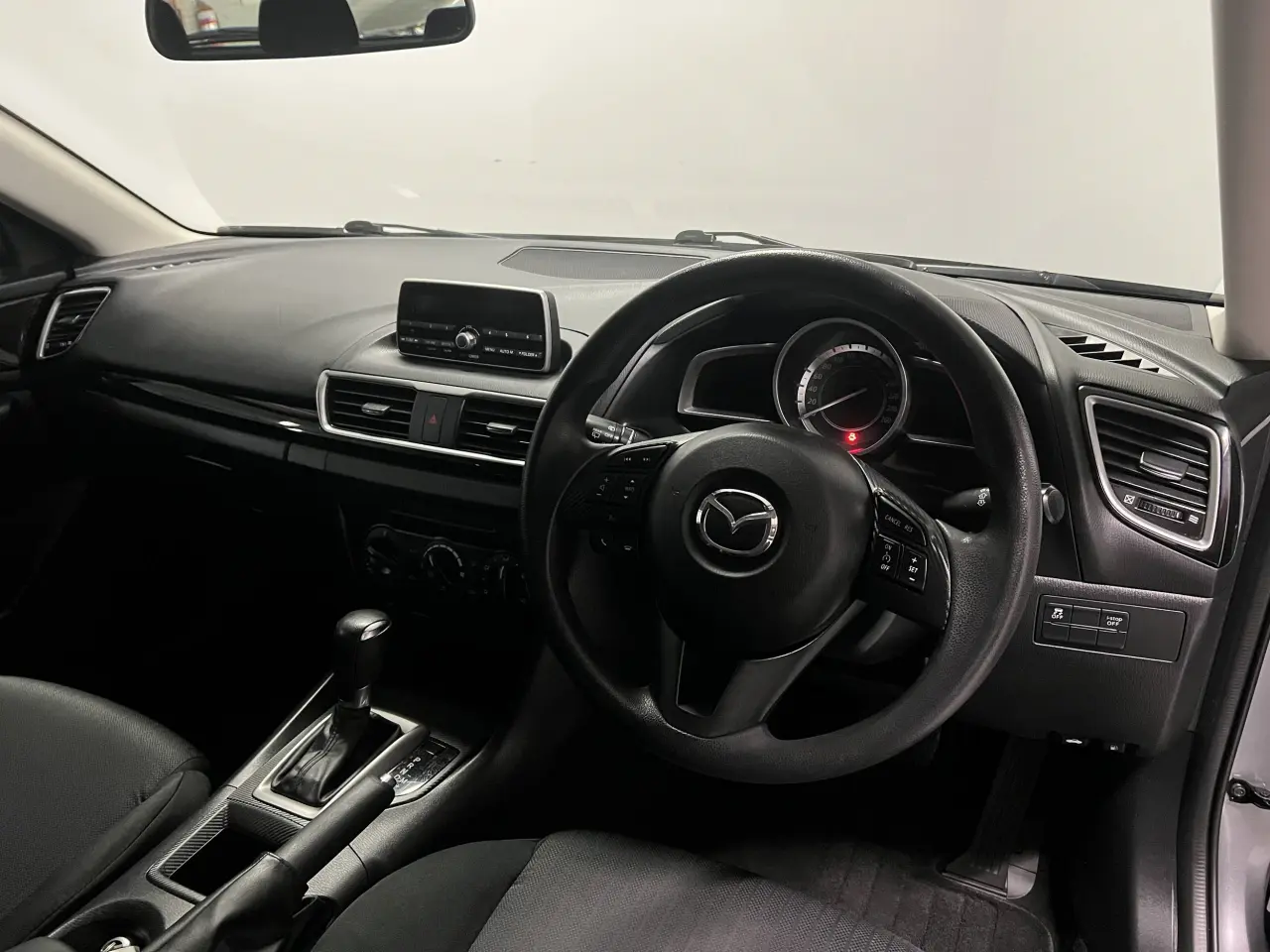 2015 MAZDA MAZDA3 Gallery Image 10