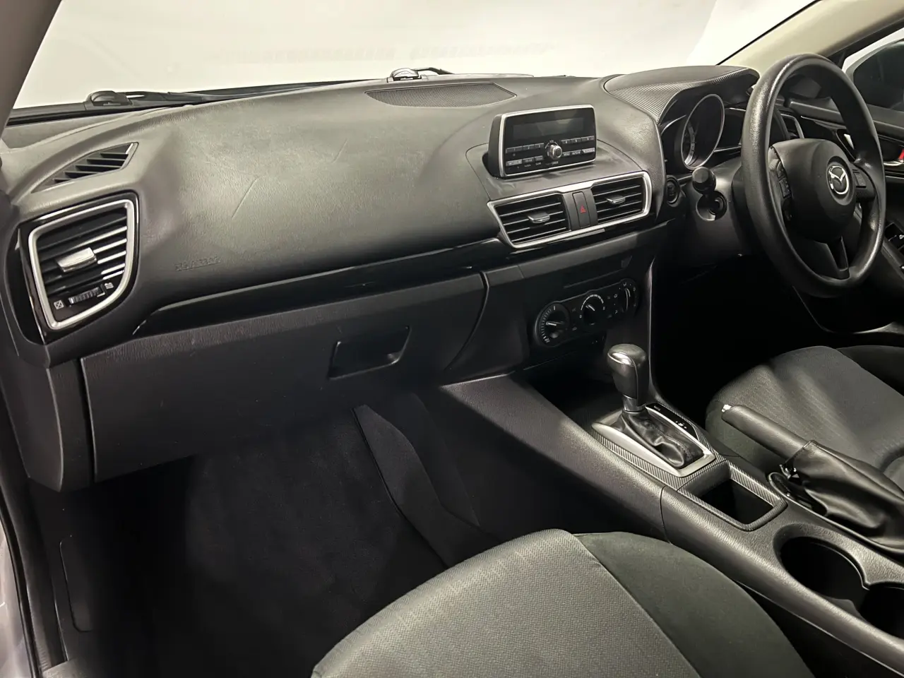2015 MAZDA MAZDA3 Gallery Image 14