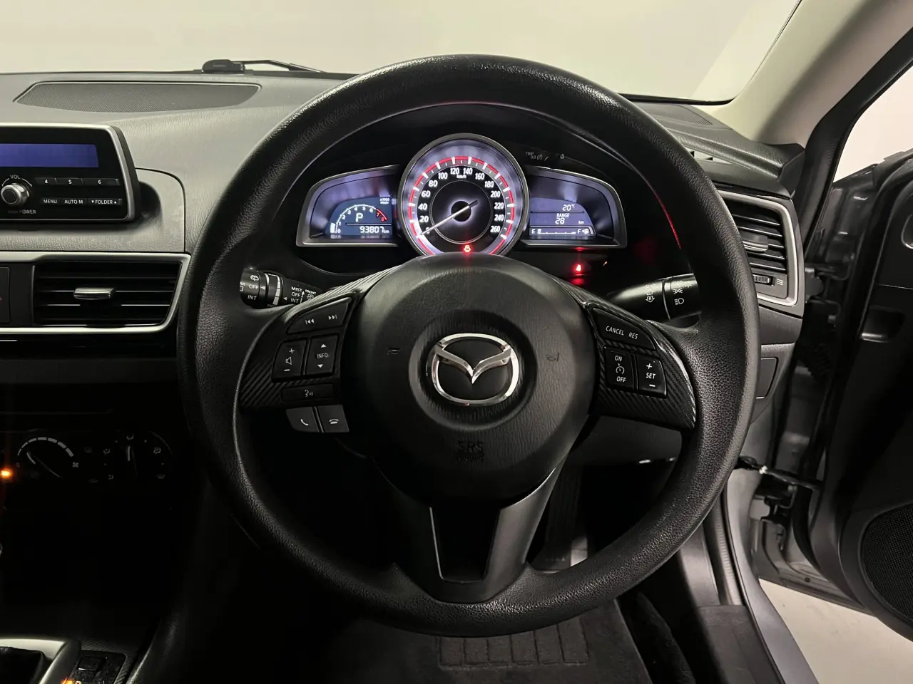 2015 MAZDA MAZDA3 Gallery Image 16