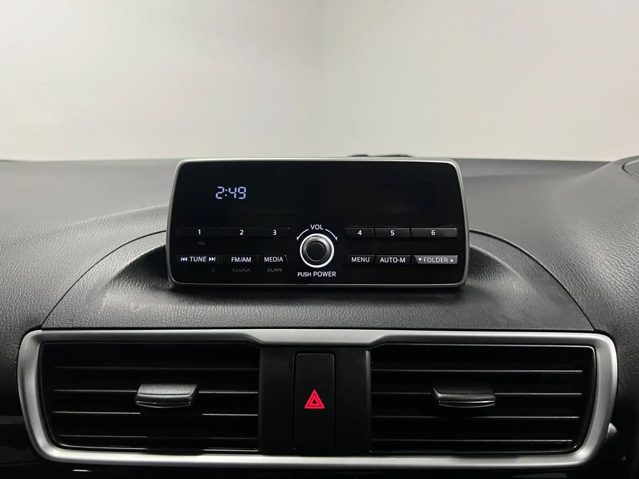 2015 MAZDA MAZDA3 Gallery Image 18