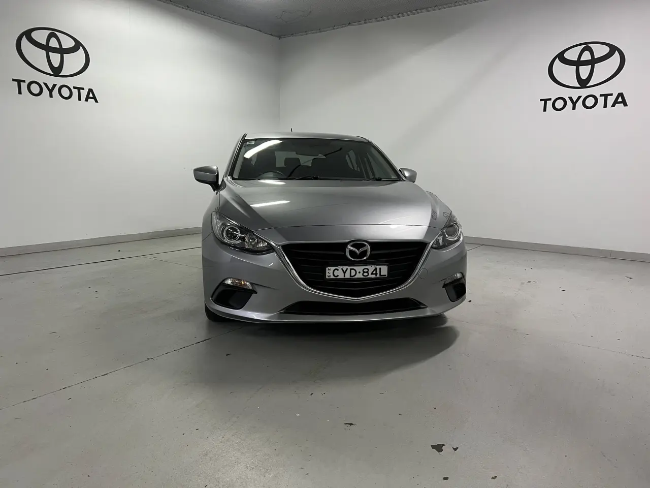 2015 MAZDA MAZDA3 Gallery Image 2