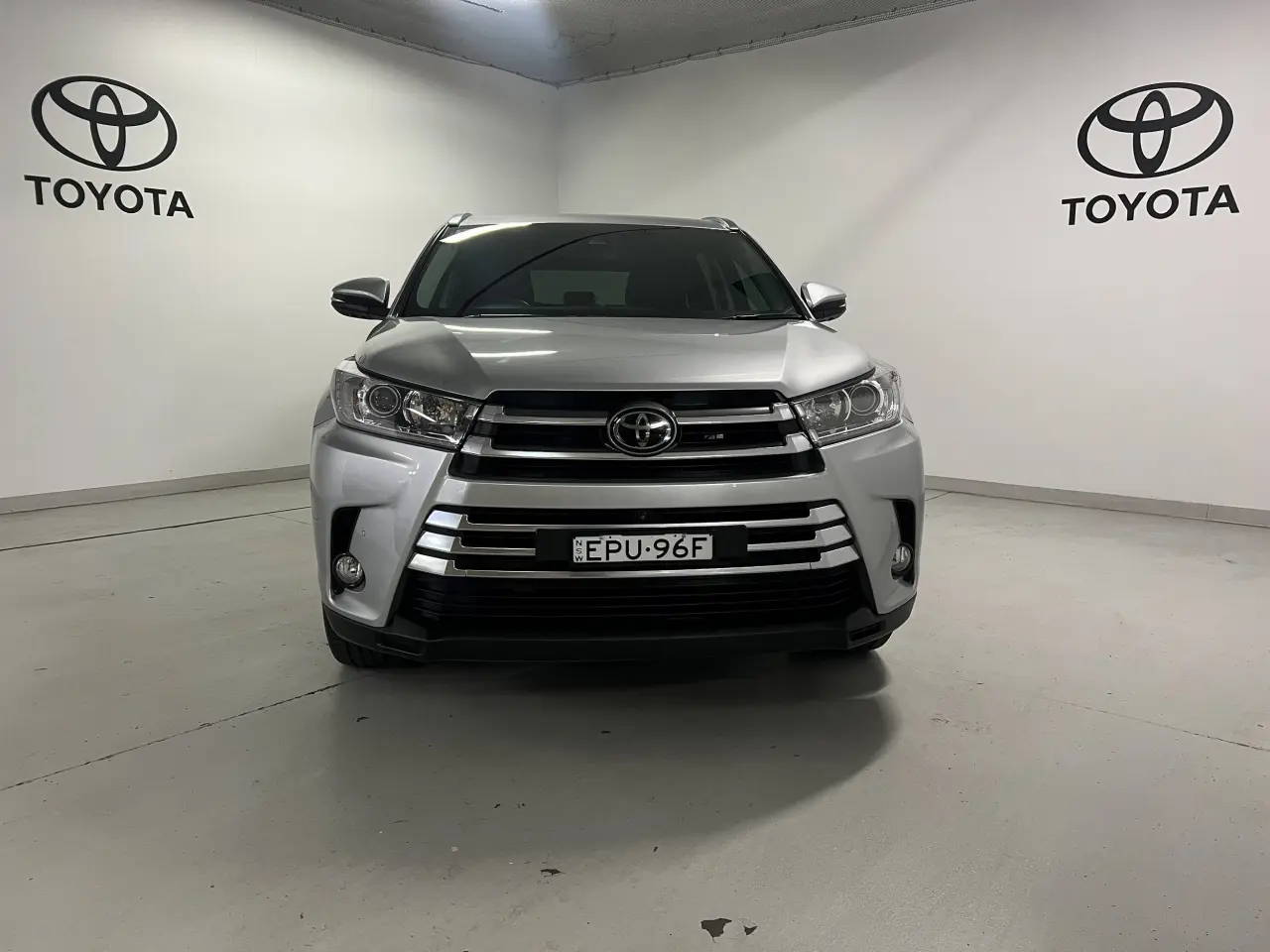 2016 TOYOTA KLUGER Gallery Image 2