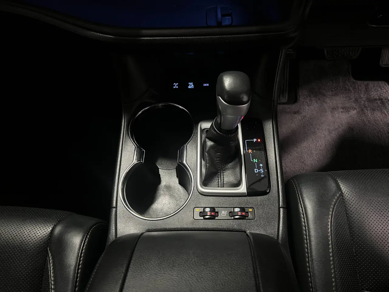 2016 TOYOTA KLUGER Gallery Image 21