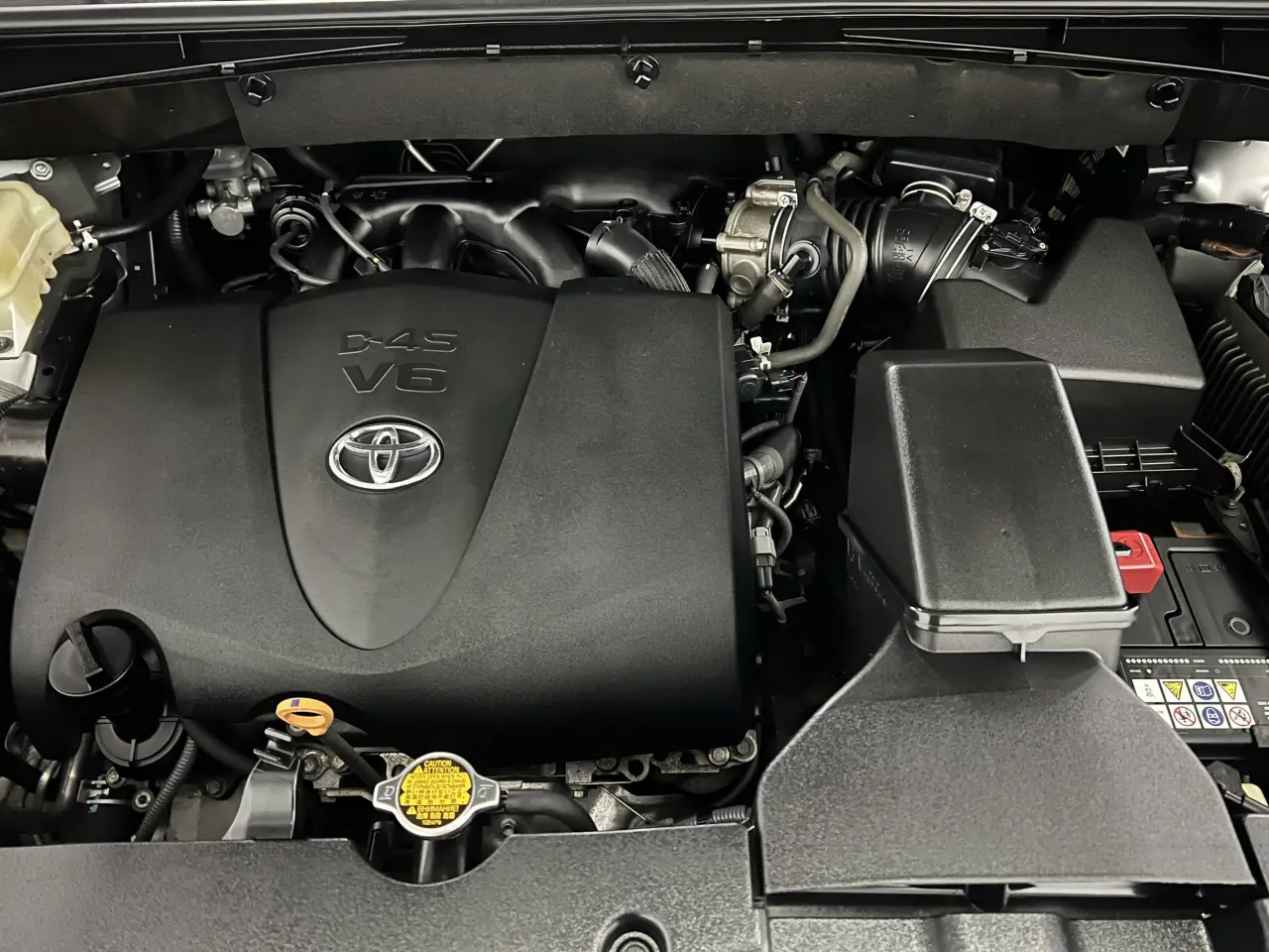 2016 TOYOTA KLUGER Gallery Image 23