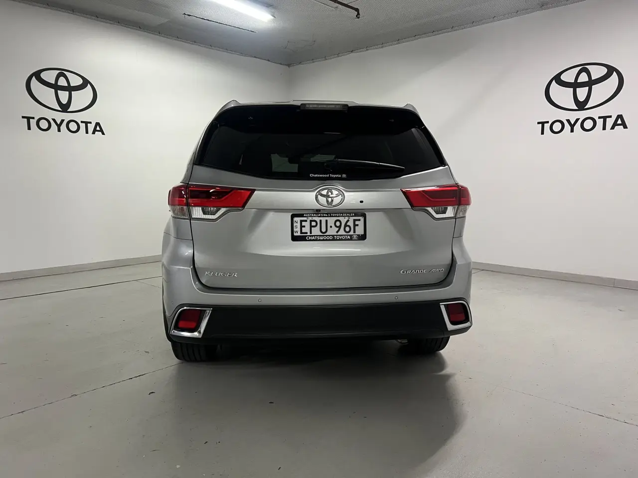 2016 TOYOTA KLUGER Gallery Image 7
