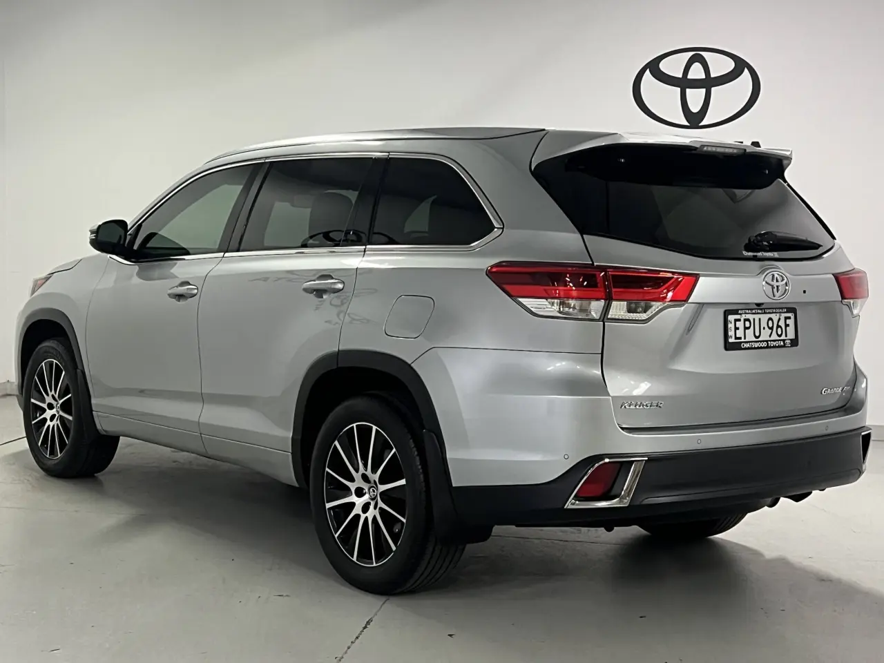 2016 TOYOTA KLUGER Gallery Image 9