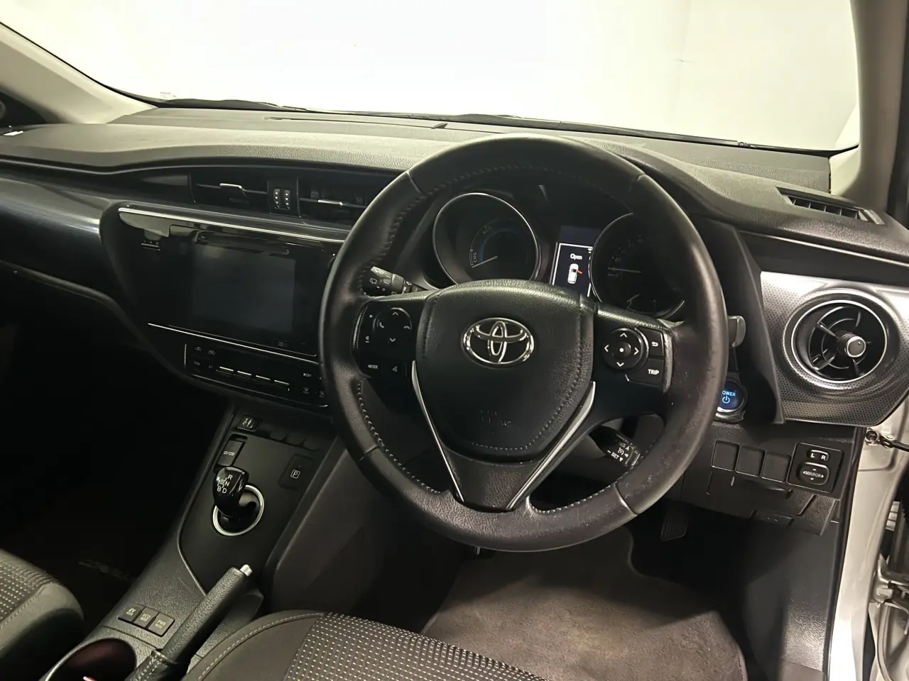 2017 TOYOTA COROLLA Gallery Image 10
