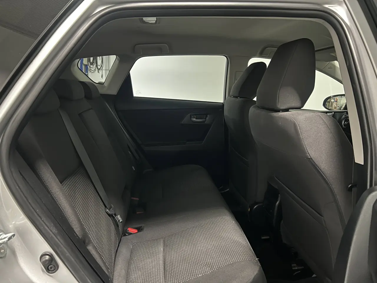 2017 TOYOTA COROLLA Gallery Image 11