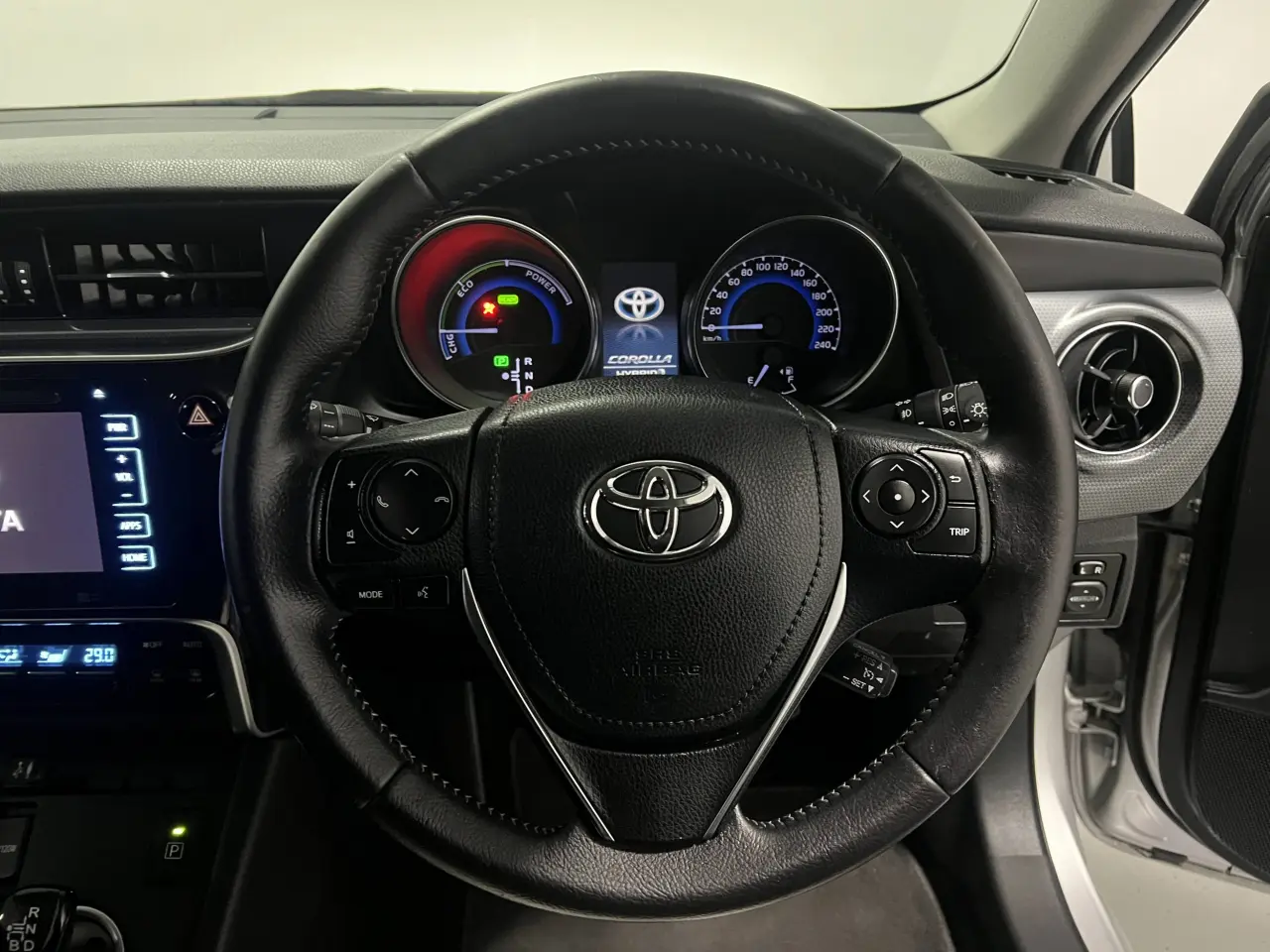 2017 TOYOTA COROLLA Gallery Image 16