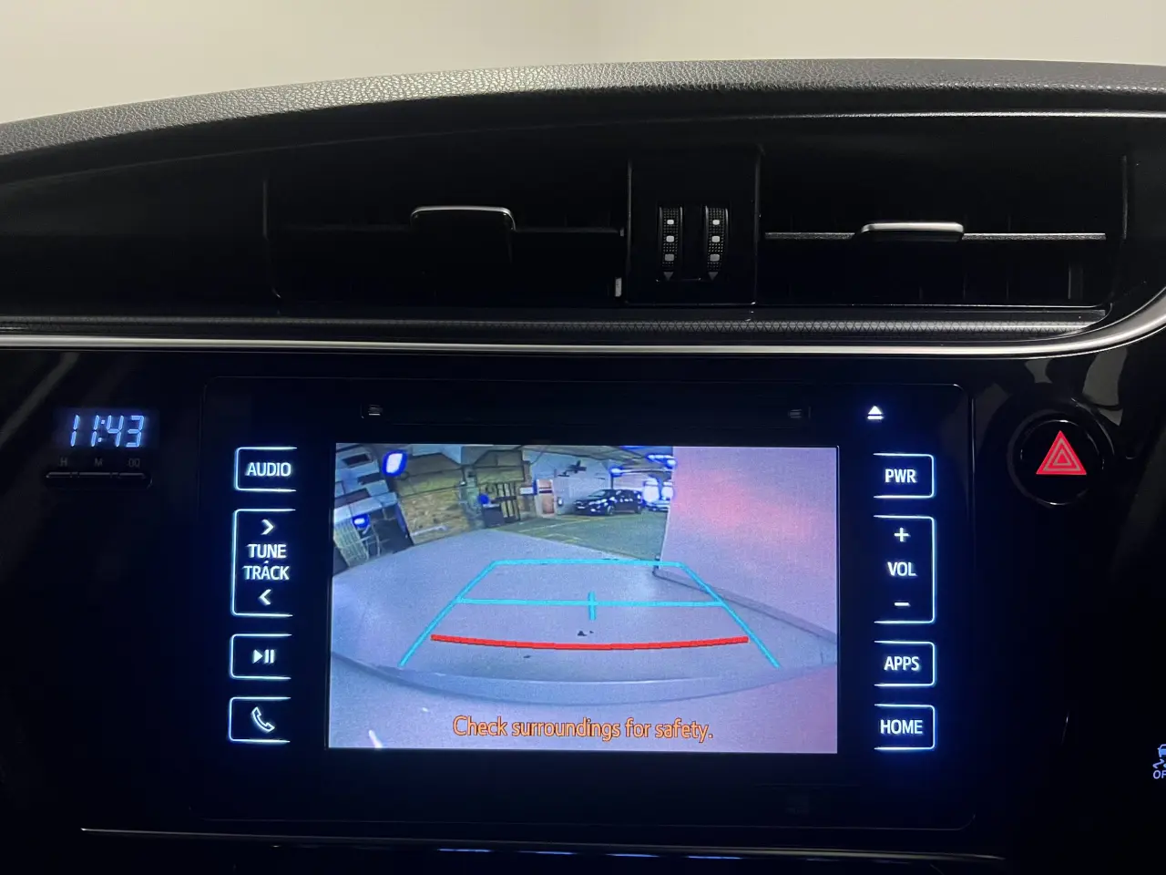 2017 TOYOTA COROLLA Gallery Image 18